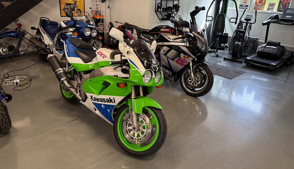 Moottoripyöräklassikot, Kawasaki ZXR ja Suzuki GSXR.